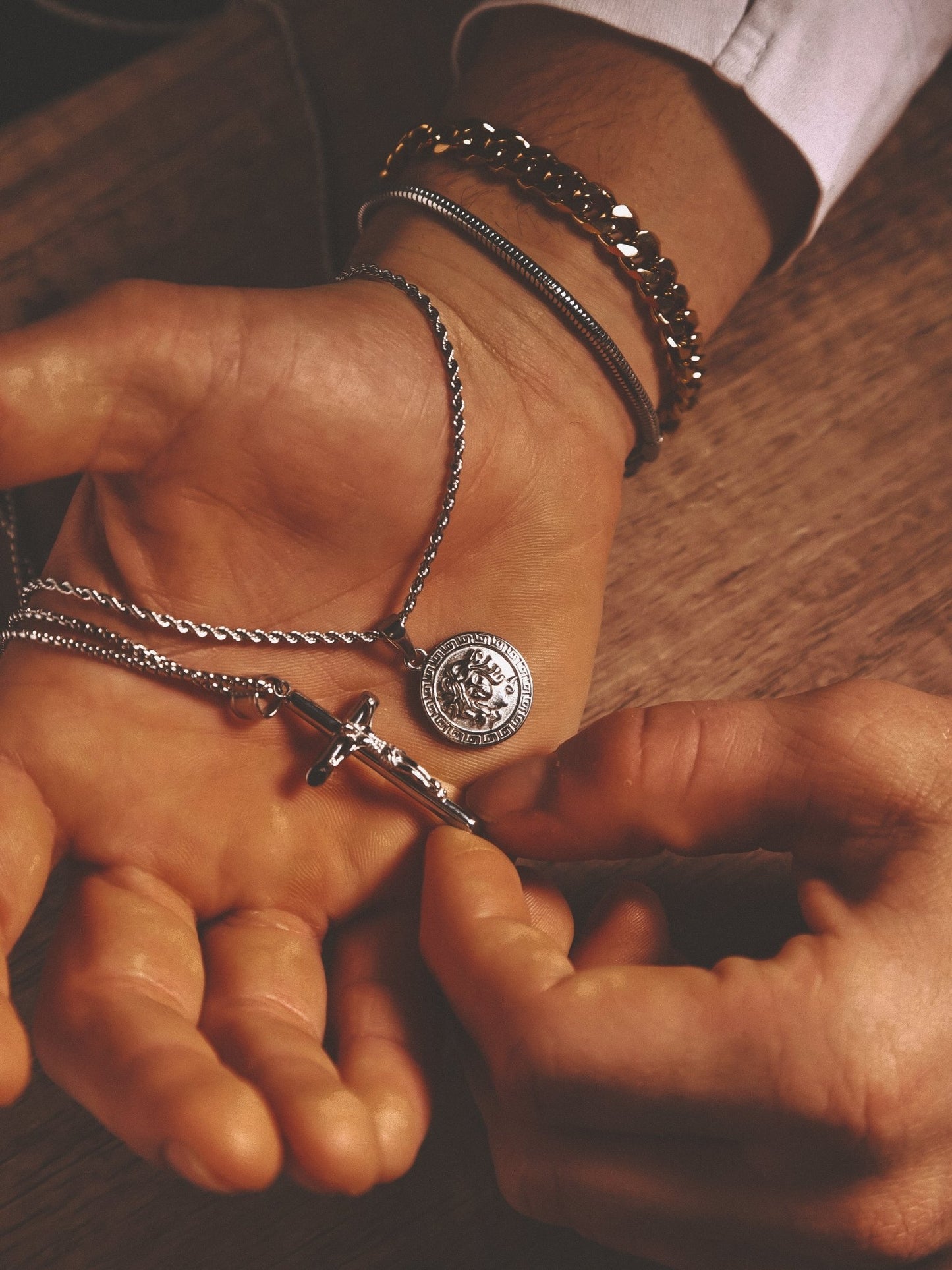 Medusa (Argent) - Ovation Designs